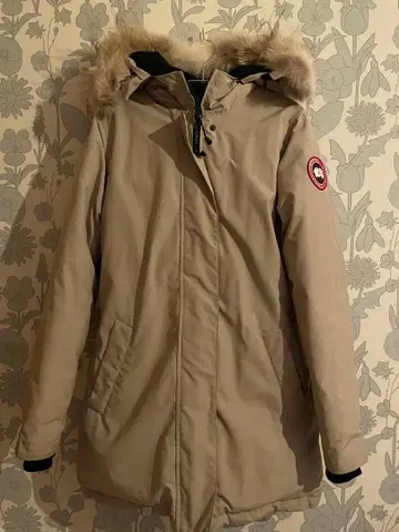Canada Goose 베이지 다운 자켓