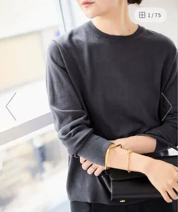 다크 그레이 긴팔 니트