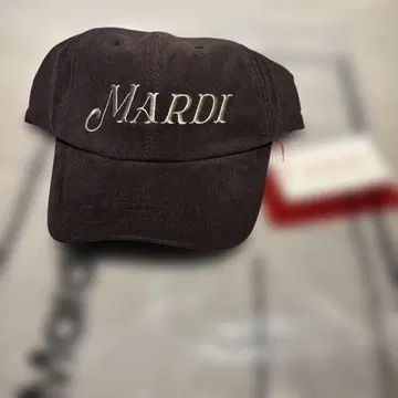 Mardi 자수 로고 다크 브라운 캡