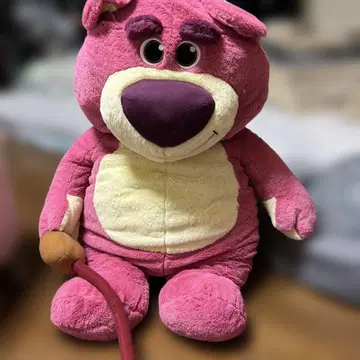 커다란 핑크색 봉제 인형