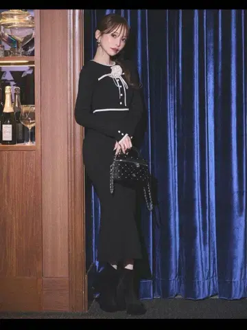 [ 완판템 ] michellMacaron 플라워 니트 원피스