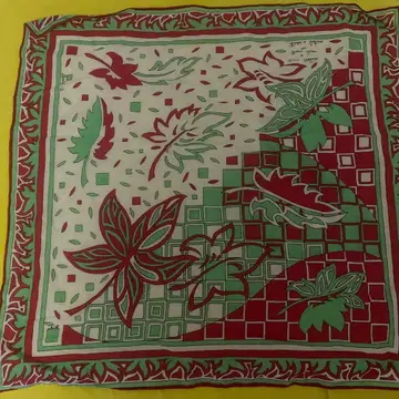 에밀리오 푸치 빈티지 빨간색과 그린 잎 무늬 손수건