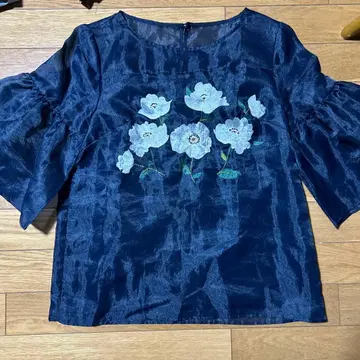 체스티 자수 오간자 블라우스