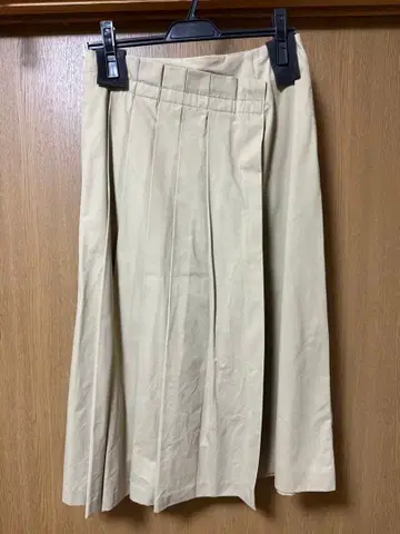 MUVEIL WORK 베이지 플레어 스커트