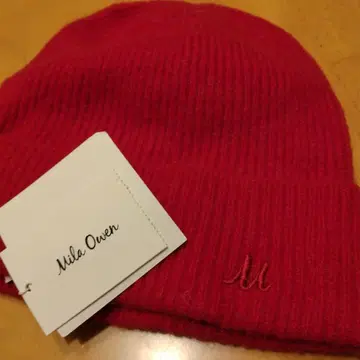 Mila Owen 레드 니트 모자