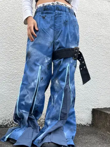 파란색 플레어 팬츠 사이드 지퍼 포함