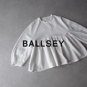 새상품급 투모로우랜드 보르지 2,3만 페플럼 블라우스 화이트 B