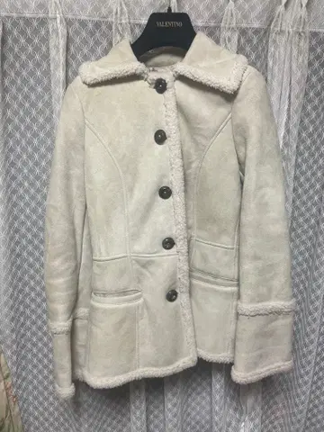 페라가모 무스탕 코트 38