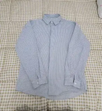 파랑과 화이트 스트라이프 긴팔 셔츠