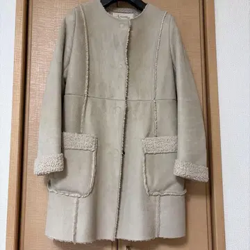 Another Edition 무스탕풍 베이지 코트