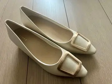 RANDA 골드 부품 펌프스 아이보리