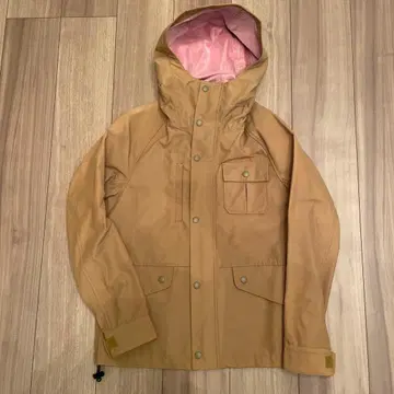 베이지 마운틴 후드티 후드 부착