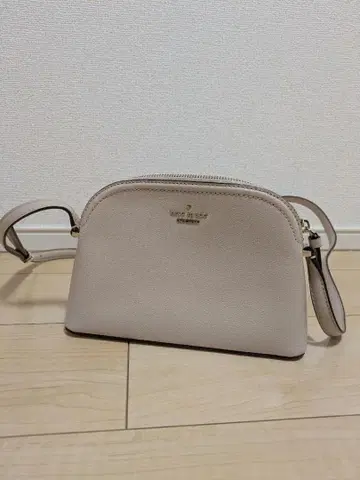 베이지 합성 피혁 숄더백