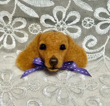 양모 펠트 미니어처 닥스견 브로치 보라색 리본 포함