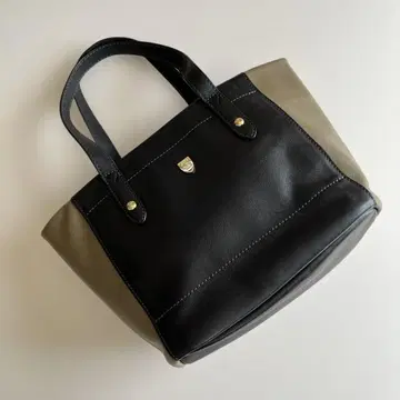 블루 레이블 크레스트브릿지 소가죽 가죽 토트백