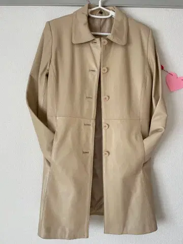 베이지 가죽 무릎 기장 자켓