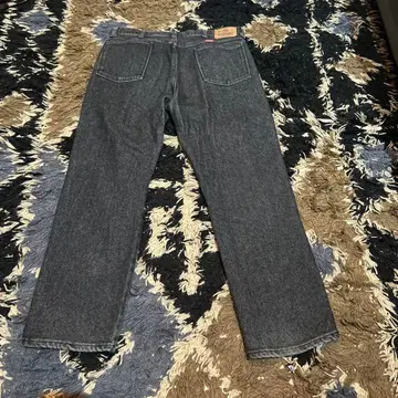 Wrangler 다크 그레이 스트레이트 데님