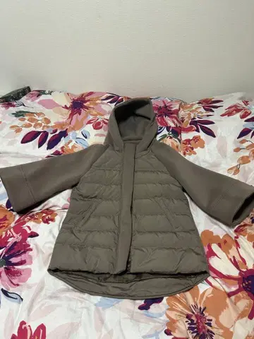 후드 부착 베이지 퀼팅 자켓