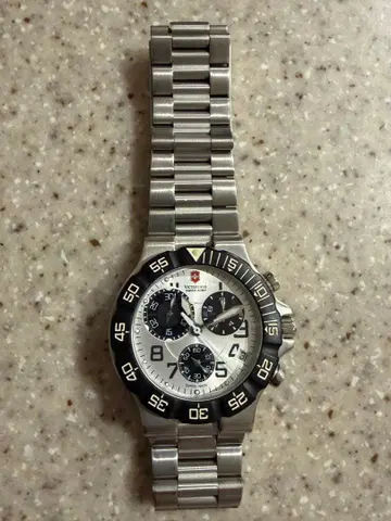 빅토리녹스 크로노그래프 손목시계 블랙/실버 배터리 방전