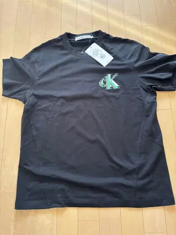 새상품 Calvin Klein Jeans 블랙 T셔츠 L
