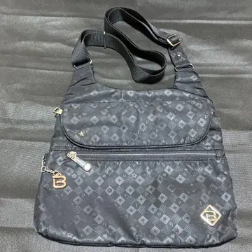 beside-u 블랙 숄더백