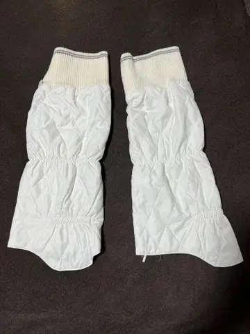 골프 화이트 퀼팅 레그 워머