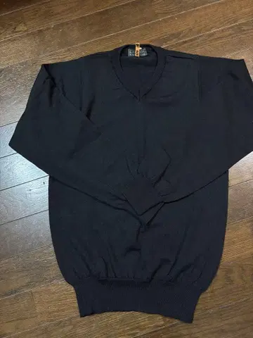 바니스 뉴욕 블랙 V넥 니트