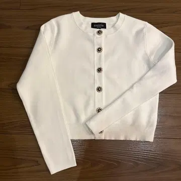 에밀리아 위즈 가디건 화이트