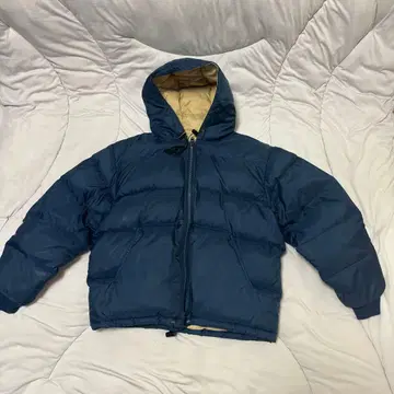 네이비 후드 부착 다운 자켓