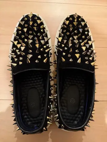 새상품급 스터드 부착 슬립온 블랙