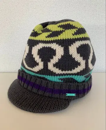 [ 미사용 새상품 ] lululemon 챙 부착 니트 모자