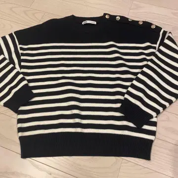 ZARA 스트라이프 니트 스웨터