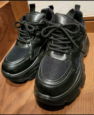 통굽 레이스업 볼륨 스니커즈 LOWRYS FARM 블랙