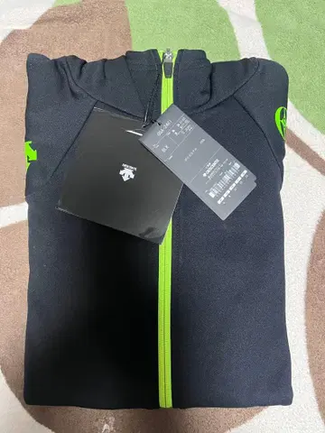 새상품 DESCENTE men's 후드티 O size