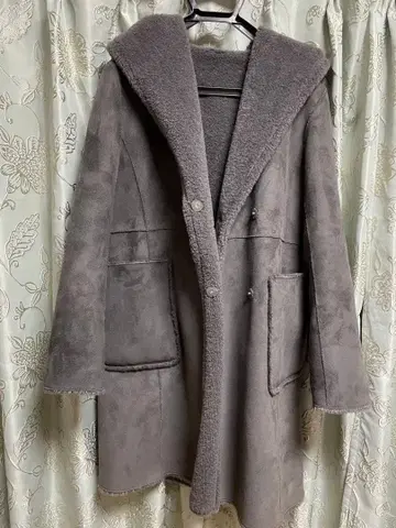 ROPE 후드 부착 그레이 무스탕 코트