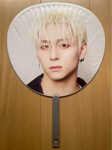 니시 히로토 INI 교세라 부채