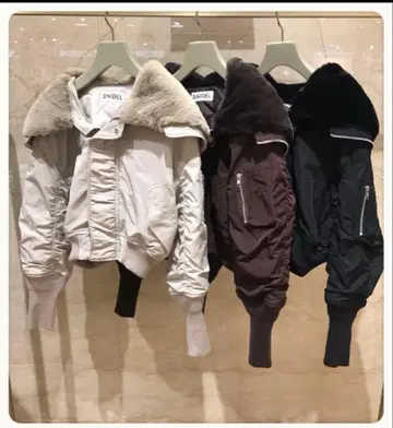 컨디션 최상 SNIDEL 에코 퍼 컬러 블루종