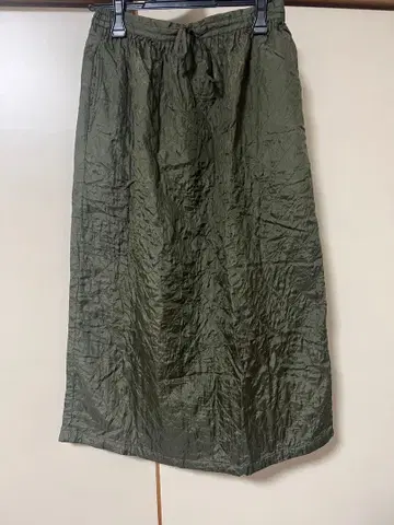 새상품 메종드소일 퀼팅 스커트 카키 DOORS