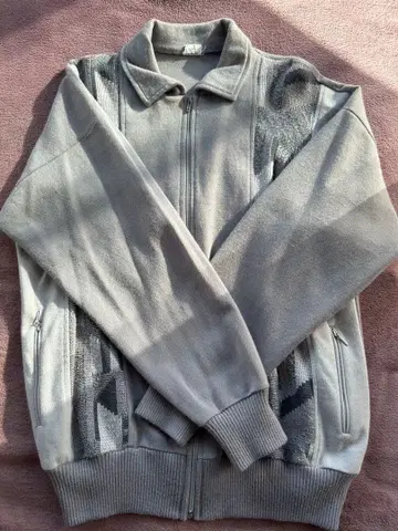 그레이 지퍼 달린 스웨터