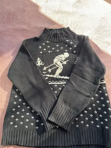 스키 패턴 블랙 하이넥 니트 스웨터