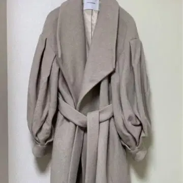 백 턱 볼륨 슬리브 코트 LagunaMoon