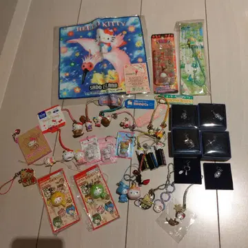 산리오 헬로키티 끈 달린 참 키링 묶음 판매