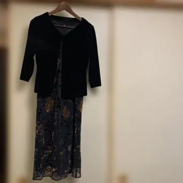 블랙 꽃무늬 자수 셋업