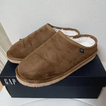 GAP 브라운 무스탕 슬립온
