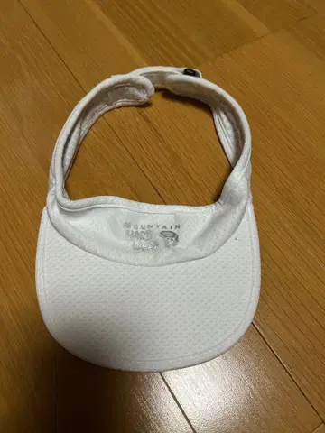 MOUNTAIN HARDWEAR 화이트 선바이저
