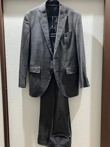 다크 그레이 체크 무늬 비즈니스 정장 수트 컴퍼니