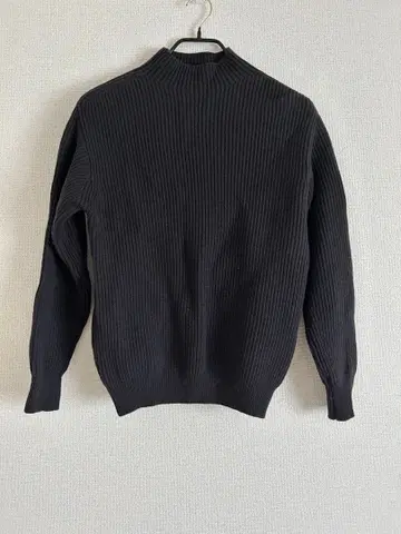 투모로우랜드 모크넥 니트