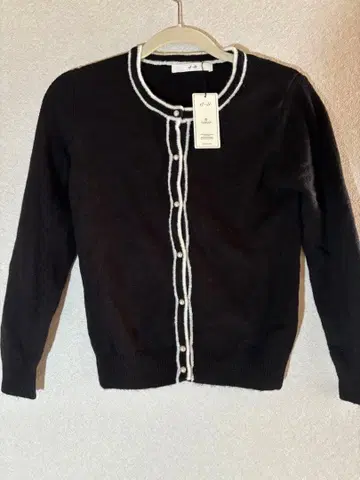 [ 택 포함 새상품 ] ef-de 블랙 펄 버튼 가디건