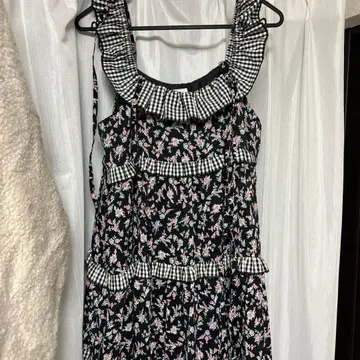 merry jenny 슬리브리스 무릎 기장 원피스