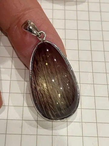 안데신 펜던트 탑